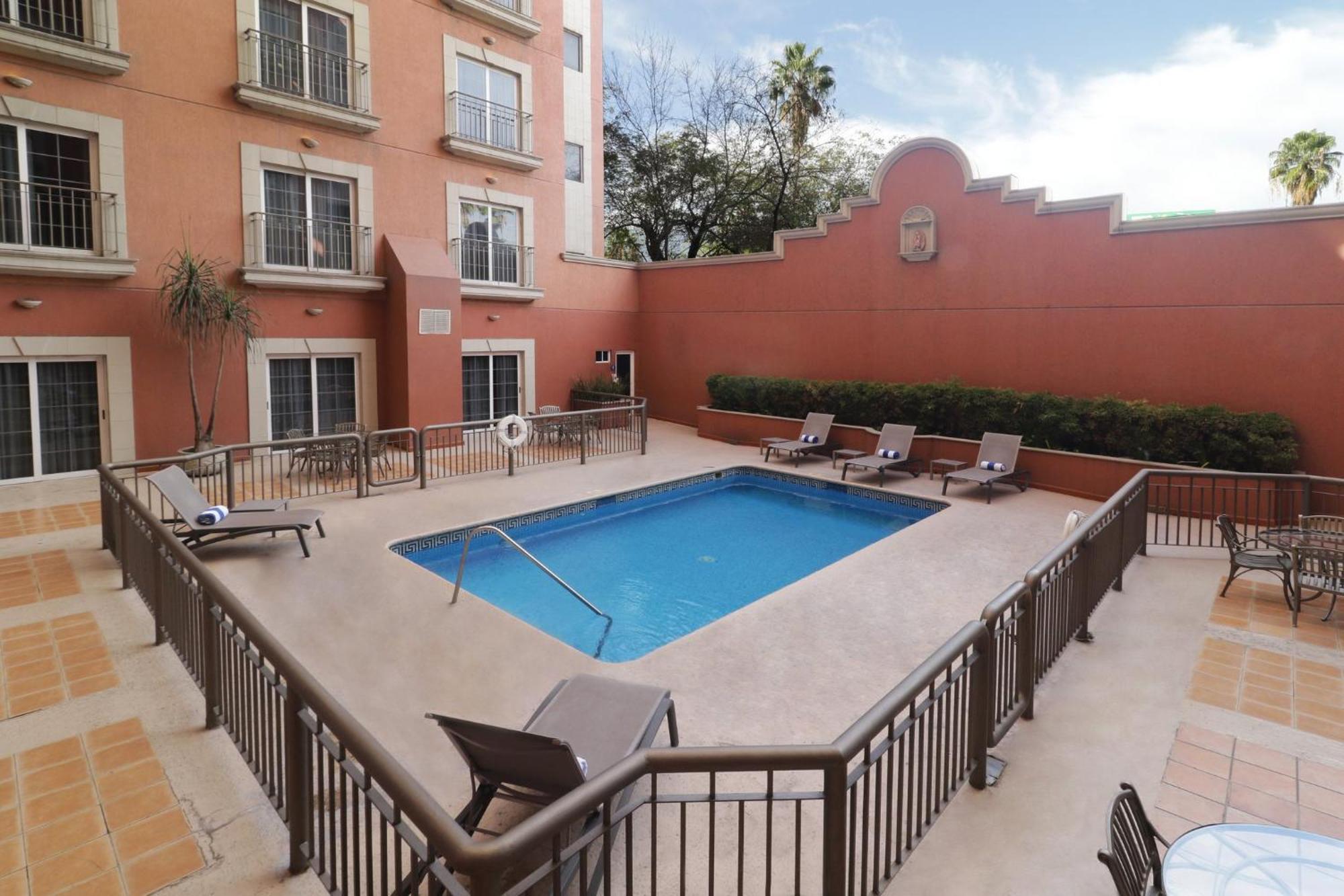 Holiday Inn Express Monterrey Galerias-San Jeronimo By Ihg Εξωτερικό φωτογραφία